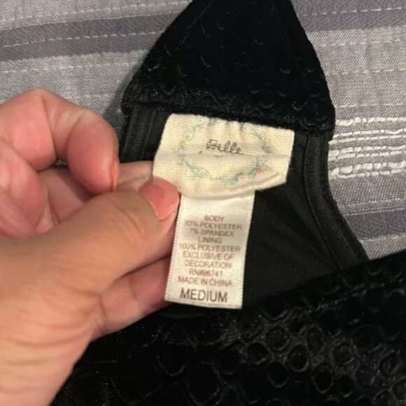 Black Spaghetti Strap Sleeveless Blouse Size Medium EUC #M-046 - Picture 3 of 4